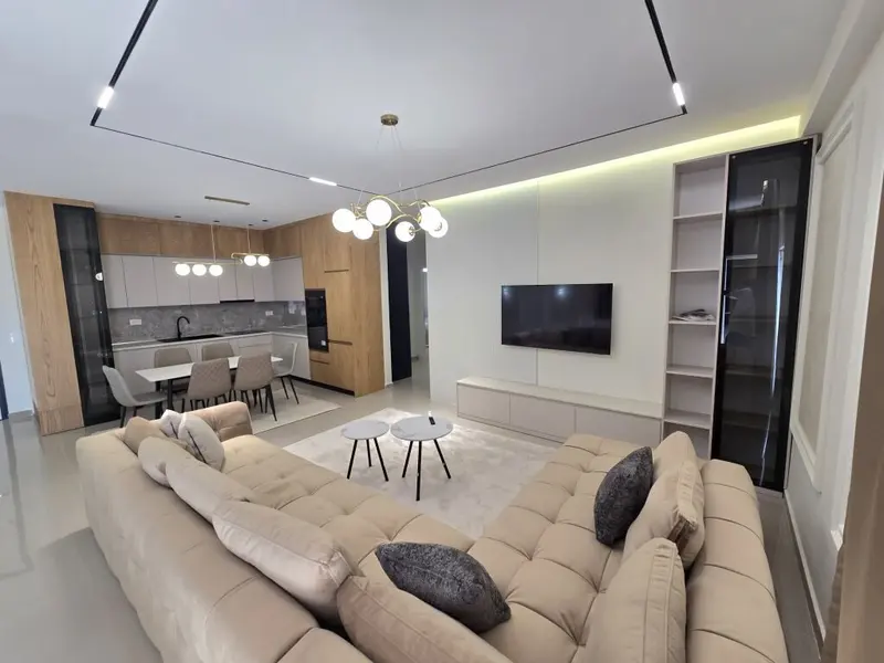 Appartamento 2+1 in affitto a Rruga Panorama e Liqenit, Tirana, 130 m²