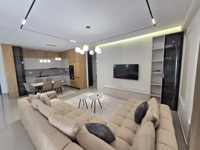 Appartamento 2+1 in affitto a Rruga Panorama e Liqenit, Tirana, 130 m². Foto 1 di 12