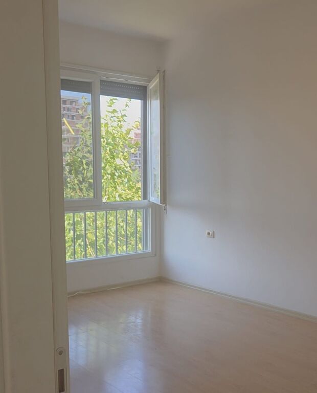 Commercial space for rent in Rruga 5 Maji, Tirana, 70 m². Photo 1 of 3