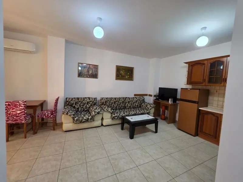 Apartament 1+1 me qera në Bulevardi Zogu I, Tiranë, 70 m²