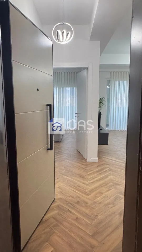 Apartament 1+1 me qera në Pallati me Shigjeta, Tiranë, 70 m². Foto 1 nga 7