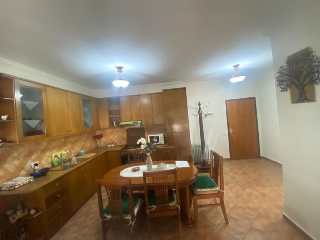 Appartamento 2+1 in affitto a Shkolla e Bashkuar, Tirana, 100 m². Foto 3 di 3