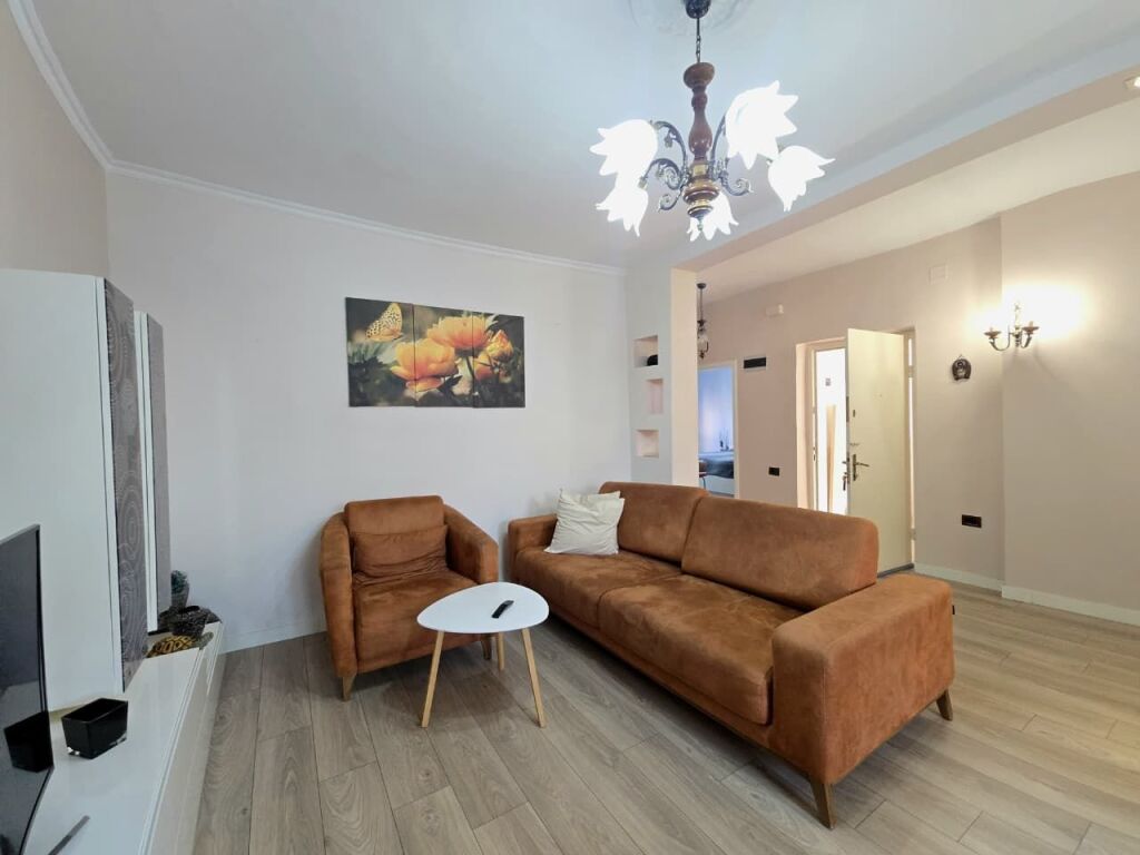 Apartment 2+1 for rent in Blloku, Tirana, 80 m². Photo 1 of 3