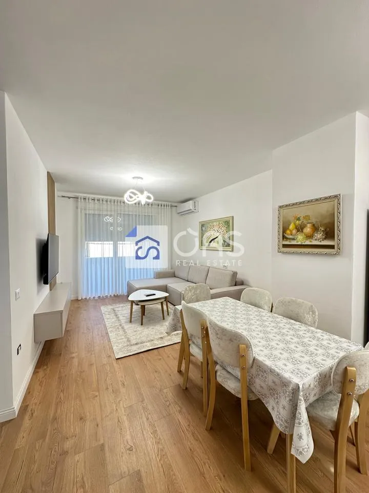 Apartament 2+1 me qera në Rruga e Dibrës, Tiranë, 108 m². Foto 1 nga 7