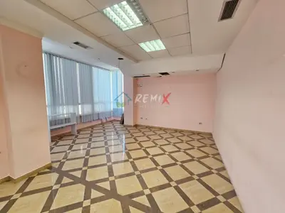 Locale commerciale in affitto a Rruga Kristaq Boshnjaku, Durazzo, 200 m². Foto 3 di 9