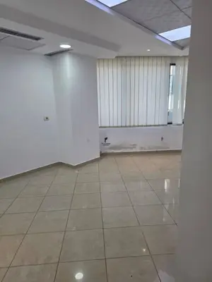 Ufficio in affitto a Bulevardi Deshmoret e Kombit, Tirana, 94 m². Foto 1 di 7