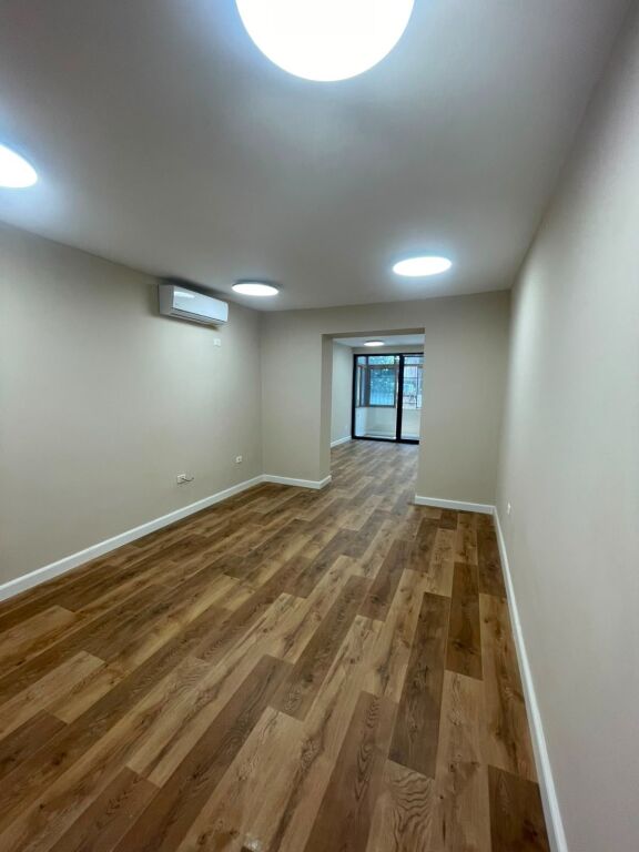 Locale commerciale in affitto a Sheshi Willson, Tirana, 110 m²