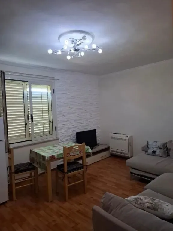 Apartament 2+1 me qera në Oxhaku, Tiranë, 90 m². Foto 1 nga 5