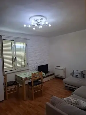Apartament 2+1 me qera në Oxhaku, Tiranë, 90 m². Foto 1 nga 5