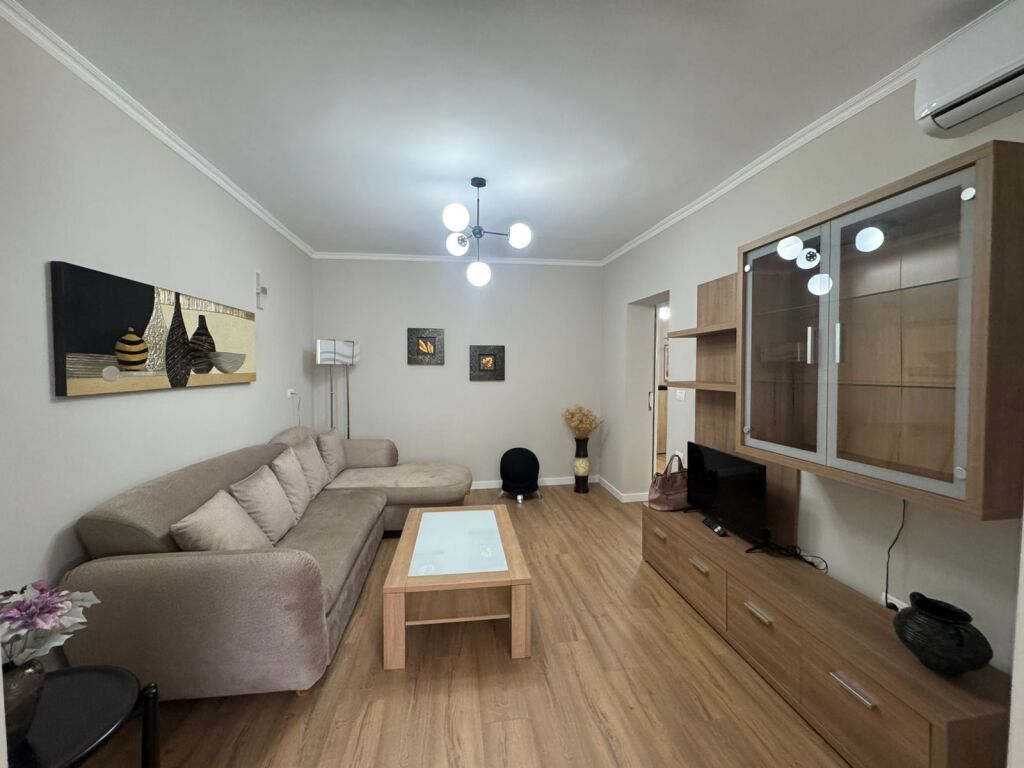Apartment 2+1 for rent in Blloku, Tirana, 80 m². Photo 2 of 3