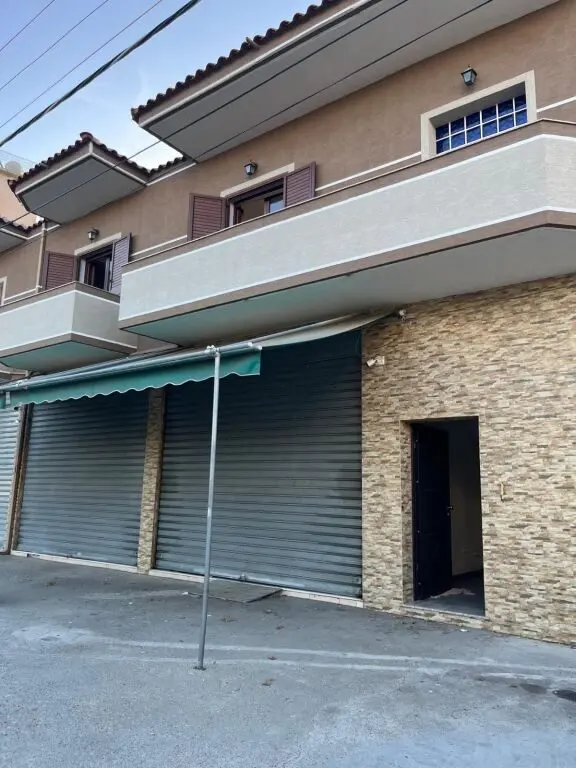 Casa indipendente in affitto a Fier, 130 m²