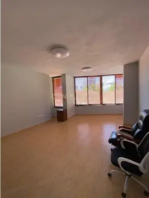 Zyrë me qera në Parlamenti, Tiranë, 30 m². Foto 2 nga 3