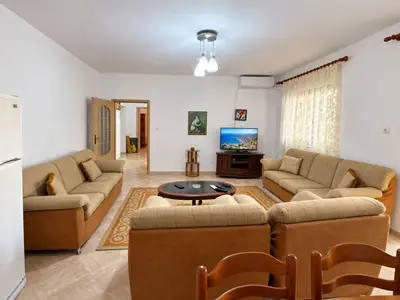 Apartament 2+1 me qera në Hipoteka, Tiranë, 90 m². Foto 1 nga 3