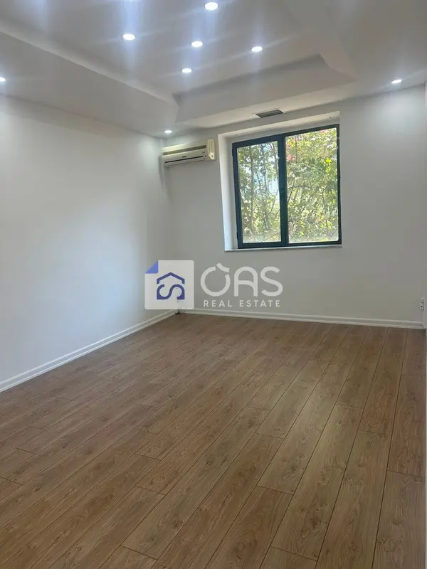 Locale commerciale in affitto a Bulevardi Zogu I, Tirana, 120 m²