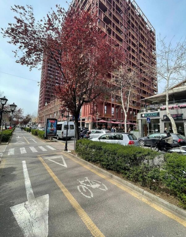 Ambient biznesi me qera në 21 Dhjetori, Tiranë, 160 m². Foto 1 nga 3