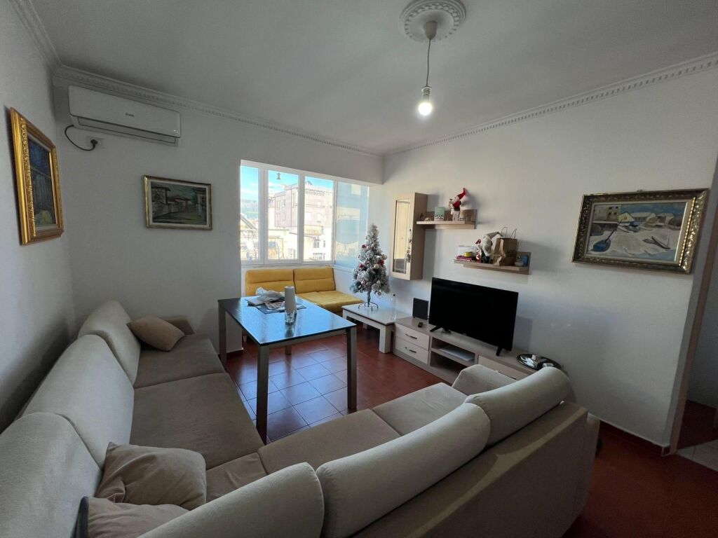 Apartament 1+1 me qera në Vasil Shanto, Tiranë, 65 m². Foto 1 nga 3