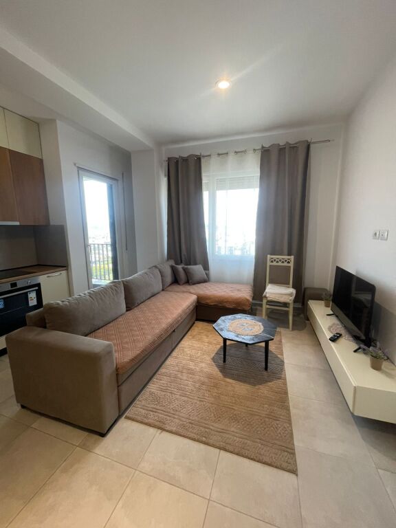 Apartament 1+1 me qera në Pallati me Shigjeta, Tiranë, 70 m²
