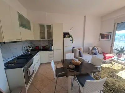 Apartament 1+1 me qera në Rruga Kosova, Vlorë, 80 m². Foto 4 nga 12