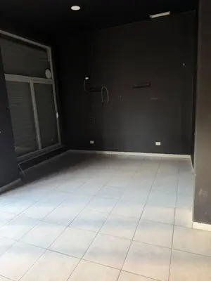 Locale commerciale in affitto a Spitali, Durazzo, 70 m². Foto 1 di 7