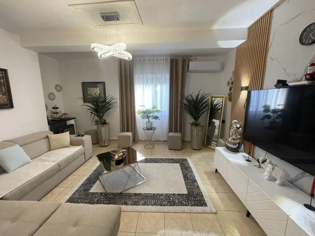 Apartament 1+1 me qera në Vila e Zogut, Durrës, 70 m². Foto 1 nga 9