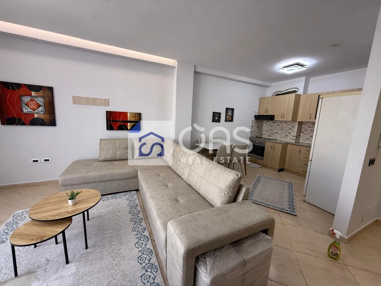 Appartamento 1+1 in affitto a Yzberisht, Tirana, 74 m². Foto 1 di 9
