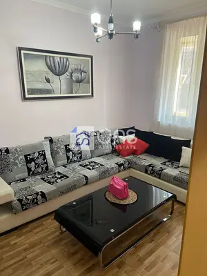 Apartament 1+1 me qera në Blloku, Tiranë, 65 m². Foto 2 nga 11
