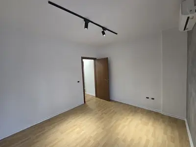 Shop for rent in Rruga Qemal Stafa, Tirana, 107 m². Photo 6 of 7