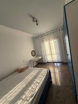 Apartament 2+1 me qera në Sheshi Skënderbej, Tiranë, 130 m². Foto 10 nga 12