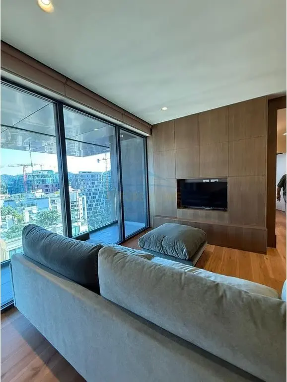 Apartament 2+1 me qera në Rruga Faik Konica, Tiranë, 116 m²