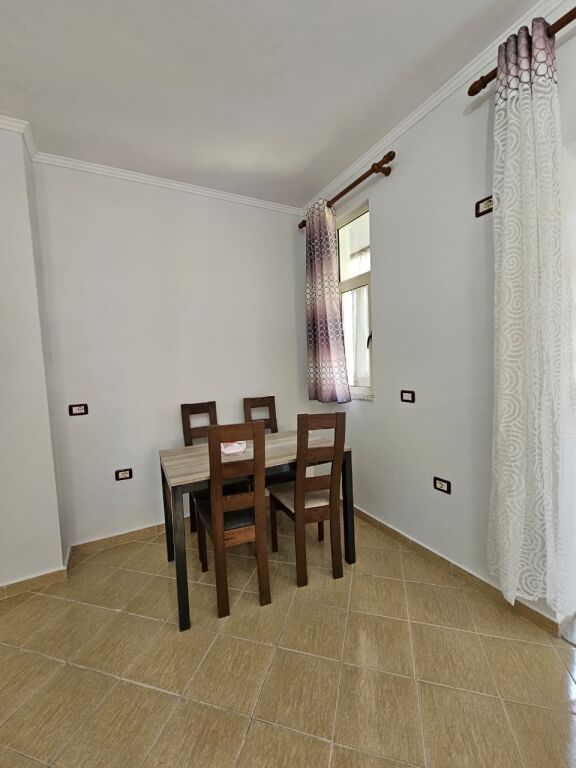Appartamento 1+1 in affitto a Komuna e Parisit, Tirana, 70 m². Foto 3 di 3