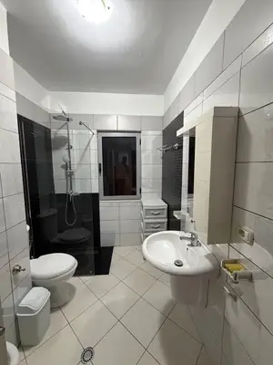 Apartament 2+1 me qera në Rruga Jordan Misja, Tiranë, 100 m². Foto 4 nga 6
