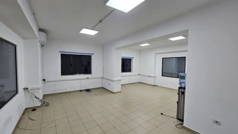 Ambient biznesi me qera në Sheshi Avni Rustemi, Tiranë, 120 m²