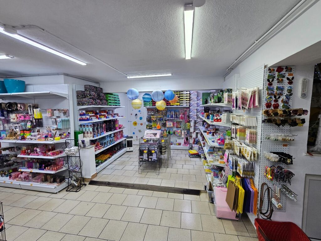 Locale commerciale in affitto ad Ali Demi, Tirana, 115 m². Foto 3 di 3