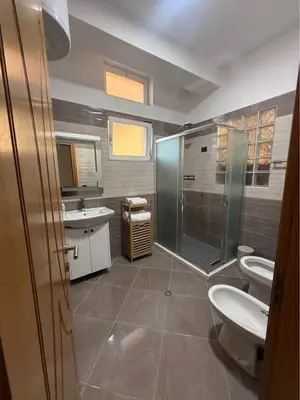 Vilë 3+1 me qera në Sauk, Tiranë, 130 m². Foto 3 nga 10