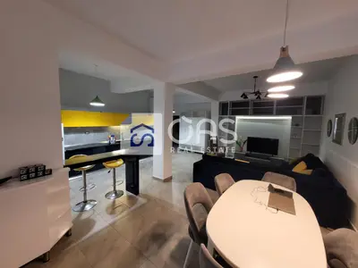 Appartamento 2+1 in affitto a Pazari i Ri, Tirana, 90 m². Foto 2 di 4