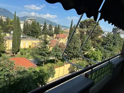 Ufficio in affitto a Rruga e Elbasanit, Tirana, 160 m². Foto 1 di 10