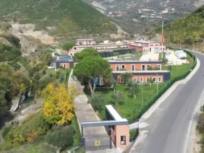 Magazinë me qera në Tufinë, Tiranë, 414 m². Foto 2 nga 2