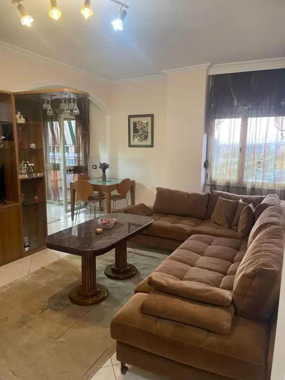 Apartament 2+1 me qera në Stacioni i Trenit, Tiranë, 96 m²