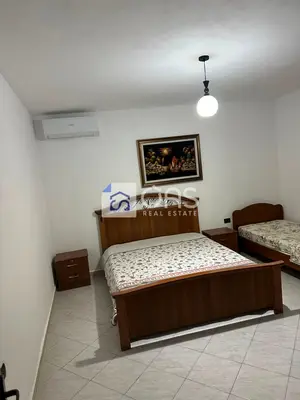 Apartament 1+1 me qera në Komuna e Parisit, Tiranë, 78 m². Foto 1 nga 6
