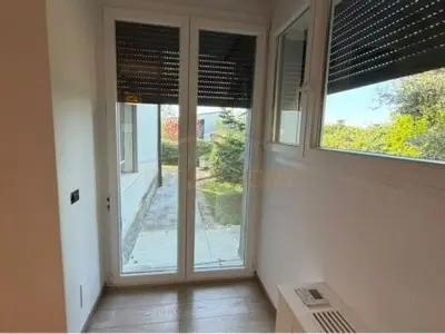 Villa 4+1 in affitto a Lundër, Tirana, 475 m². Foto 7 di 7