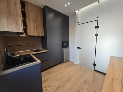 Zyrë me qera në Rruga e Barrikadave, Tiranë, 143 m². Foto 6 nga 9