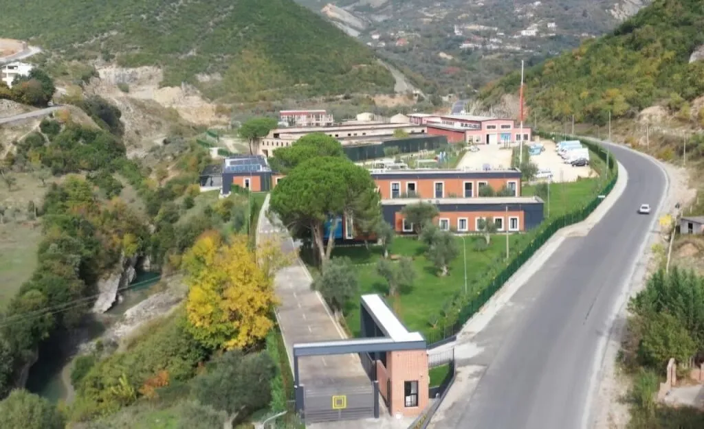Magazinë me qera në Tufinë, Tiranë, 414 m². Foto 1 nga 2