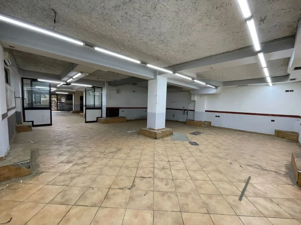 Locale commerciale in affitto a Brryli, Tirana, 100 m². Foto 1 di 1