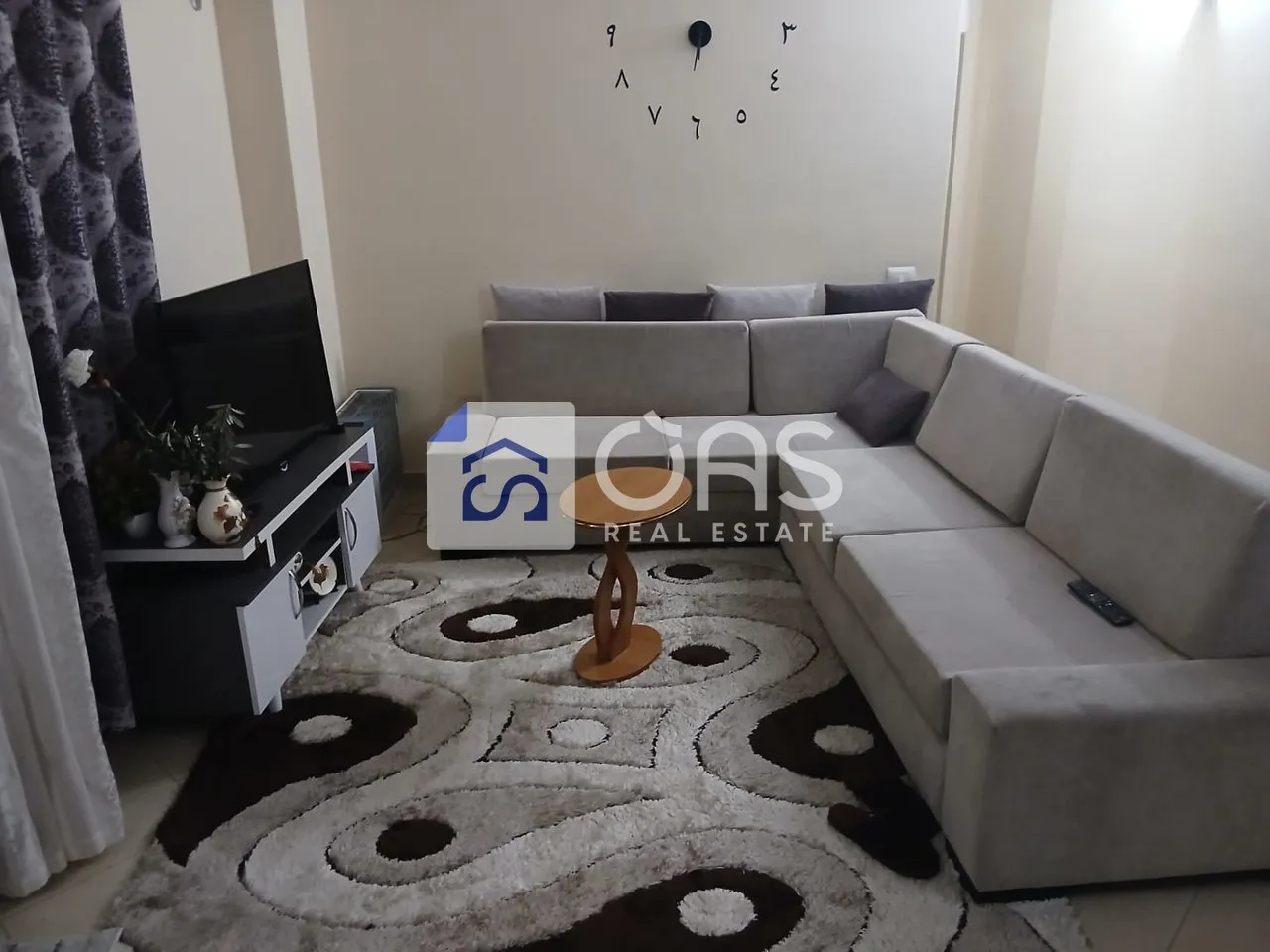 Apartament 2+1 me qera në Komuna e Parisit, Tiranë, 85 m². Foto 1 nga 6