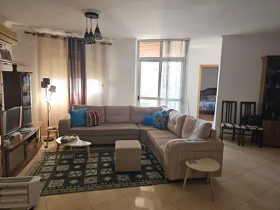 Apartament 2+1 me qera në Rruga e Barrikadave, Tiranë, 111 m². Foto 1 nga 6