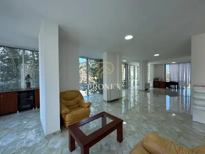 Commercial space for rent in Rruga Hysen Kertusha, Durrës, 146 m². Photo 4 of 12