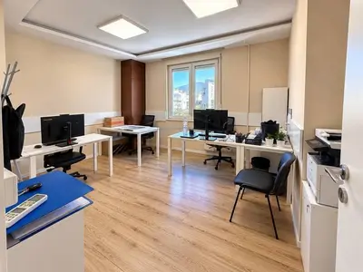 Ufficio in affitto a Blloku, Tirana, 202 m². Foto 4 di 6