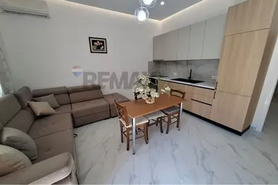 Shtëpi private 1+1 me qera në Centrale, Vlorë, 80 m². Foto 3 nga 11