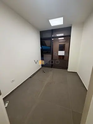 Locale commerciale in affitto ad Univers City, Tirana, 139 m². Foto 9 di 9