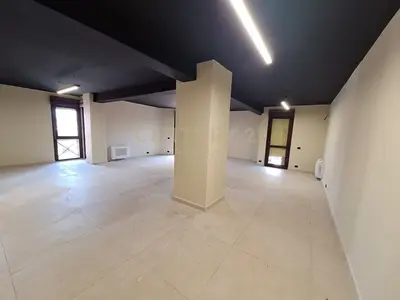 Zyrë me qera në Parlamenti, Tiranë, 150 m². Foto 2 nga 9